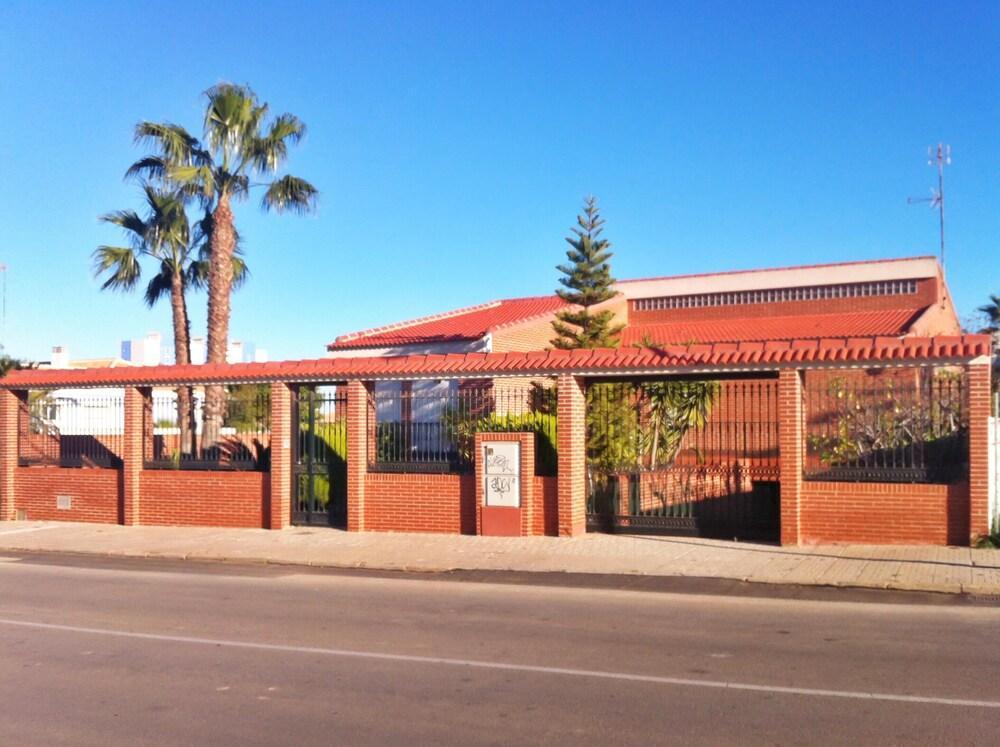 With 4 Bedrooms In Playa Honda, With Wonderful Mountain View, Private Pool Villa